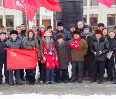 Калуга. Возложение цветов у памятника Ленину